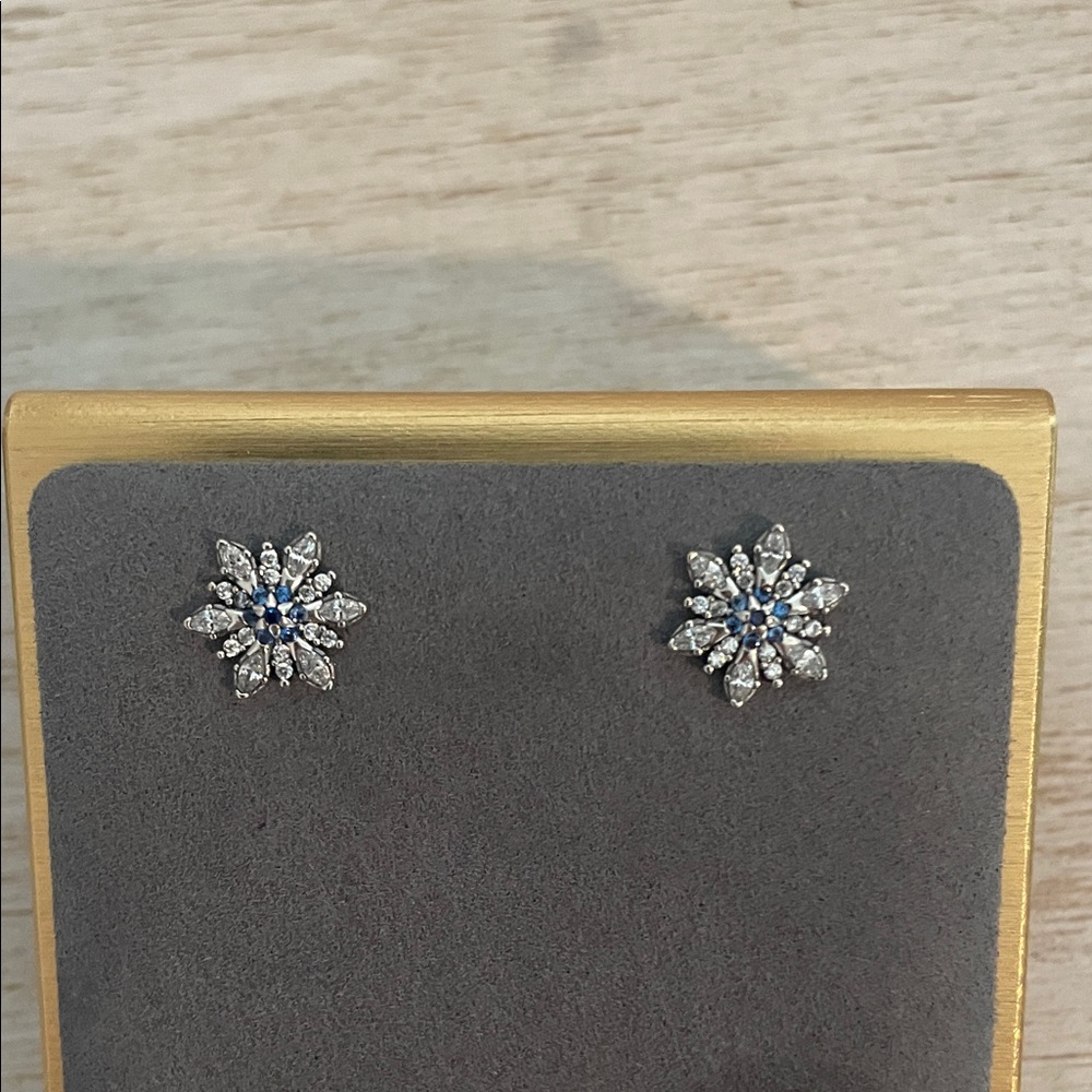 Pandora 925 Sterling Silver Snowflake Stud Earrings with Blue Accent Stones - Picture 4 of 5